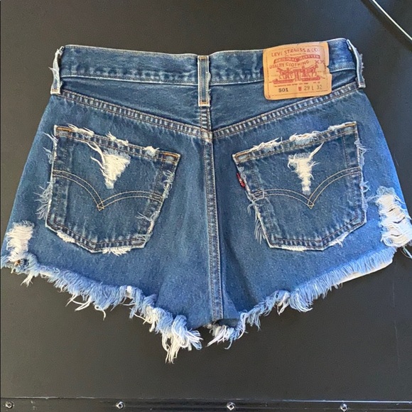 Vintage high rise Levi 501 jean shorts - Picture 2 of 4